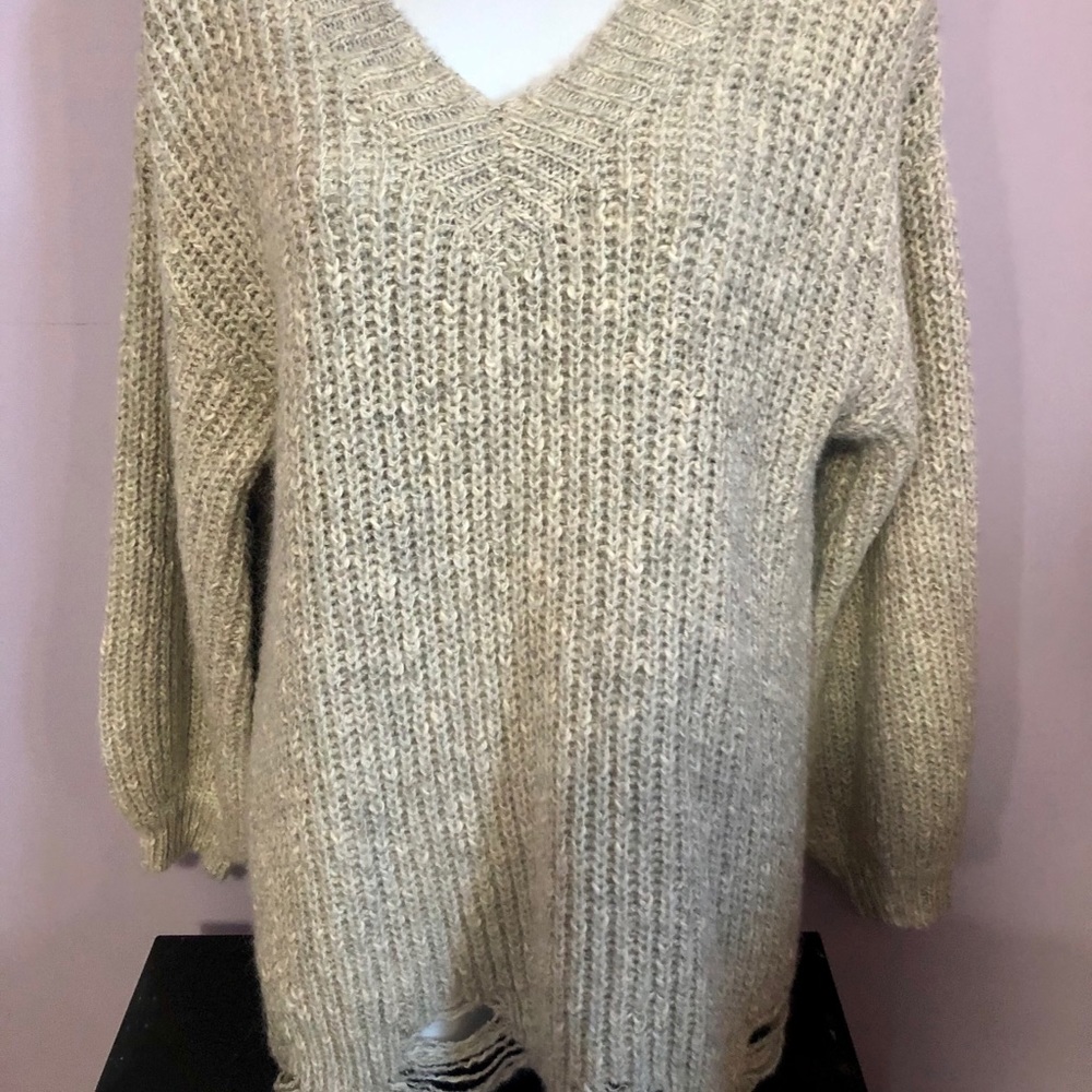 NWOT Boutique sweater distressed size Large